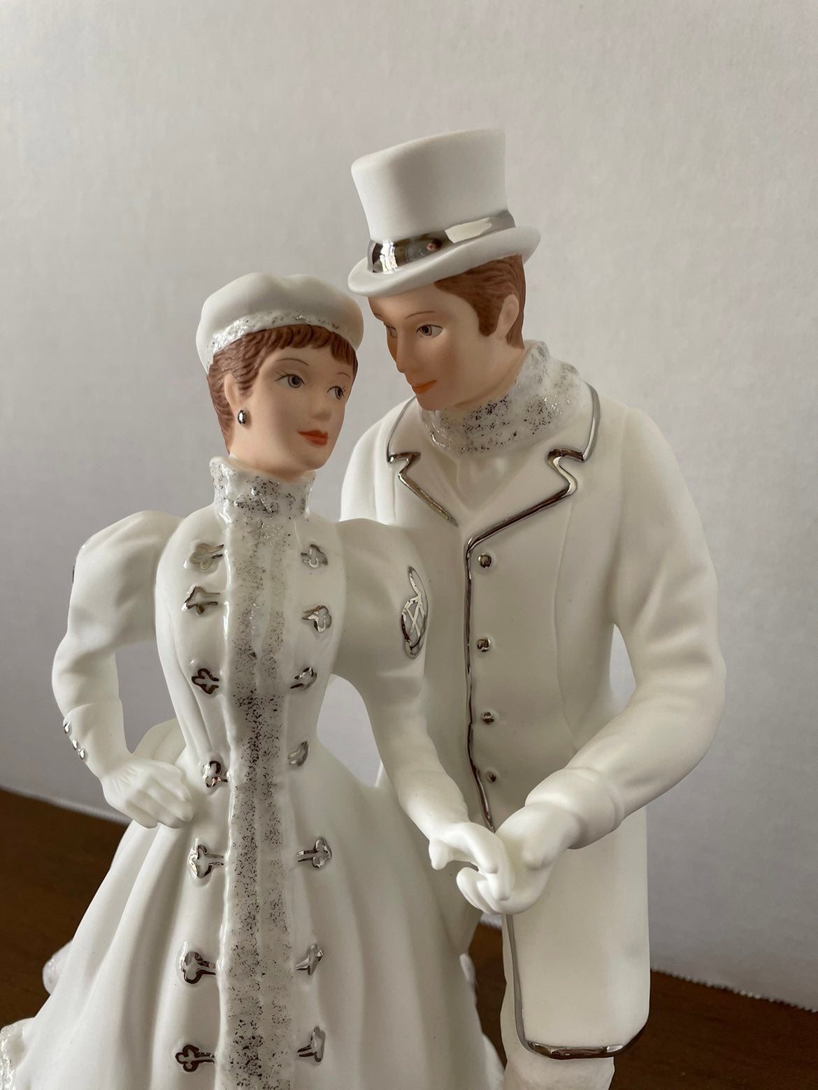 Lenox The Skaters Romance Platinum Classics Edition Figurine Music Box Lenox The Skaters Romance Platinum Classics Edition Figurine Music Box